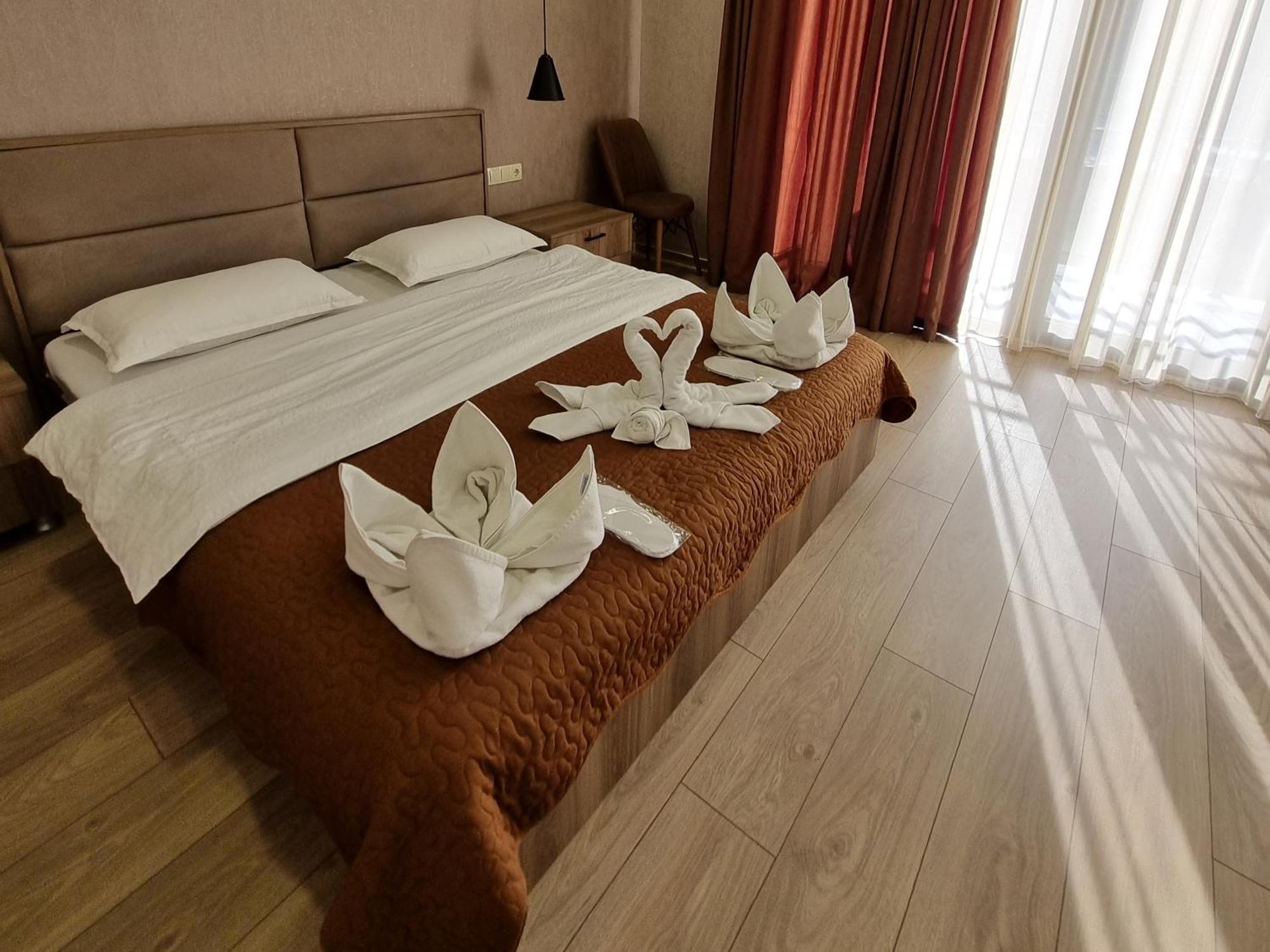 Hotel Sweet Night كازباجي المظهر الخارجي الصورة